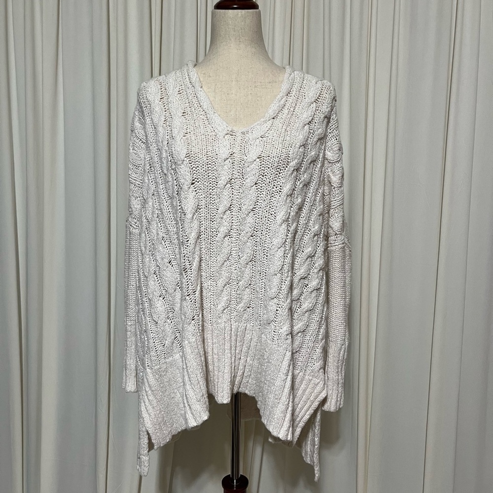 Free People Cream Cable Knit V-Neck Batwing Tunic Sweater‎ Size Small